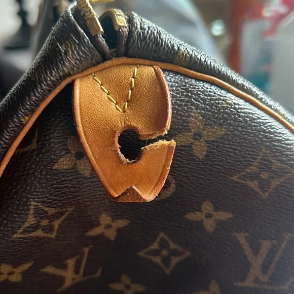 Speedy Bag - Authentic Louis Vuitton Medium Speedy Handbag. - Picture 14 of 16